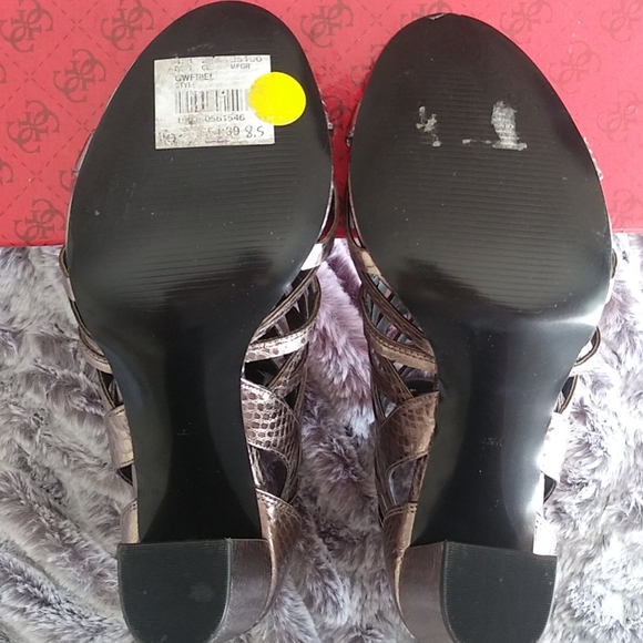 Guess heels Eriel2 size (8.5) - Picture 3 of 6